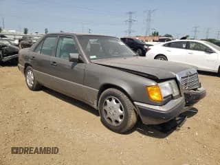 ✅ 1993 Mercedes-Benz 400 E • VIN: WDBEA34E7PB924913 • Лот: 68579884. Опубликован ранее на Copart с пробегом 89 399 миль. Бесплатный доступ к архиву аукционных продаж из США и подробный отчёт об истории автомобиля на DreamBid. Изображение 4.