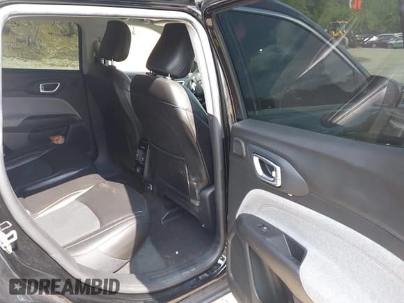 ✅ 2022 Jeep Compass Latitude Lux • VIN: 3C4NJDFBXNT141932 • Lot: 42527878. Listed on IAAI with 29,855 mi. Free auction sales archive from the USA and detailed vehicle history report at DreamBid. Image 8.