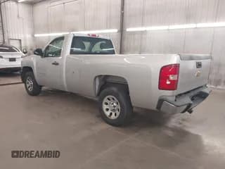 ✅ 2010 Chevrolet Silverado 1500 Work Truck • VIN: 1GCPCPEA5AZ236639 • Lot: 42896324. Wystawiony na IAAI z przebiegiem 196 444 mil. Bezpłatny archiwum sprzedaży aukcyjnych z USA i szczegółowy raport historii pojazdu na DreamBid. Zdjęcie 3.