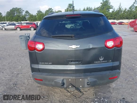 ✅ 2009 Chevrolet Traverse LS • VIN: 1GNEV13D69S143068 • Lot: 42637832. Wystawiony na IAAI z przebiegiem 152 270 mil. Bezpłatny archiwum sprzedaży aukcyjnych z USA i szczegółowy raport historii pojazdu na DreamBid. Zdjęcie 16.