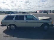 ✅ 1981 Mercedes-Benz 300 • VIN: WDBAB93A0BN004769 • Lot: 43684189. Wystawiony na IAAI z przebiegiem 306 130 mil. Bezpłatny archiwum sprzedaży aukcyjnych z USA i szczegółowy raport historii pojazdu na DreamBid. Zdjęcie 12.