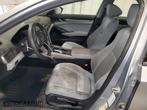 ✅ 2018 Honda Accord LX • VIN: 1HGCV1F12JA141556 • Лот: 92395735. Опубликован ранее на Copart с пробегом 125 236 миль. Бесплатный доступ к архиву аукционных продаж из США и подробный отчёт об истории автомобиля на DreamBid. Изображение 7.