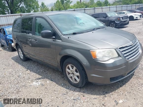 ✅ 2010 Chrysler Town & Country LX • VIN: 2A4RR2D14AR329894 • Lot: 42331041. Wystawiony na IAAI z przebiegiem 186 199 mil. Bezpłatny archiwum sprzedaży aukcyjnych z USA i szczegółowy raport historii pojazdu na DreamBid. Zdjęcie 1.