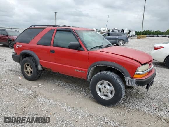 1999 Chevrolet Blazer LS z VIN 1GNCT18W3XK150385, wystawiony jako Copart lot #58490985 z przebiegiem 262 007 mil mil oraz Szkoda całkowita • Salvage title. Historia ofert i sprzedaży dostępna na DreamBid. Obrazek 4.