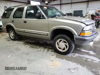 2001 Chevrolet Blazer LT z VIN 1GNDT13W412179364, wystawiony jako Copart lot #83829294 z przebiegiem 244 002 mil mil oraz Szkoda całkowita • Salvage title. Historia ofert i sprzedaży dostępna na DreamBid. Obrazek 4.