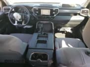 ✅ 2024 Toyota Tundra SR5 • VIN: 5TFLA5DB1RX209450 • Lot: 81627945. Wystawiony na Copart z przebiegiem 9 284 mil. Bezpłatny archiwum sprzedaży aukcyjnych z USA i szczegółowy raport historii pojazdu na DreamBid. Zdjęcie 8.