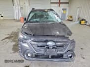 ✅ 2025 Subaru Outback Premium • VIN: 4S4BTADC4S3213931 • Lot: 94677355. Wystawiony na Copart z przebiegiem Nie podano. Bezpłatny archiwum sprzedaży aukcyjnych z USA i szczegółowy raport historii pojazdu na DreamBid. Zdjęcie 5.