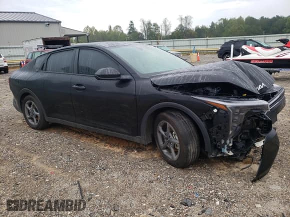 ✅ 2025 Kia K4 LXS • VIN: 3KPFT4DE6SE038244 • Lot: 82107825. Listed on Copart with 7,503 mi. Free auction sales archive from the USA and detailed vehicle history report at DreamBid. Image 4.