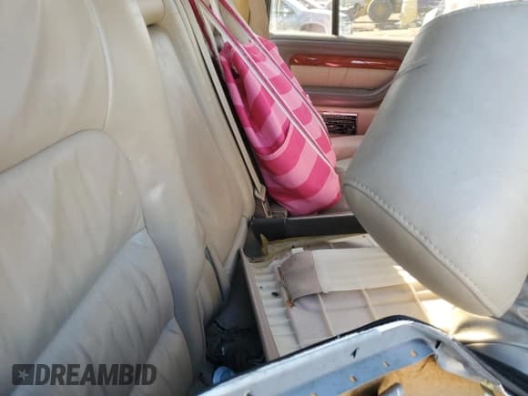 ✅ 2001 Lexus LX 470 • VIN: JTJHT00W313504215 • Lot: 74683164. Wystawiony na Copart z przebiegiem Nie podano. Bezpłatny archiwum sprzedaży aukcyjnych z USA i szczegółowy raport historii pojazdu na DreamBid. Zdjęcie 11.