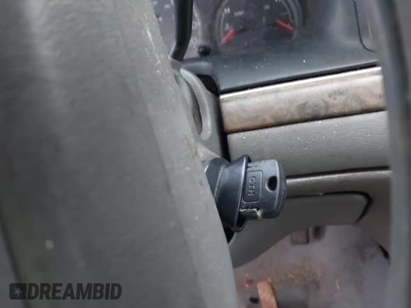 ✅ 2000 Ford Crown Victoria • VIN: 2FAFP72W4YX181431 • Лот: 41514424. Опубликован ранее на IAAI с пробегом 265 834 миль. Бесплатный доступ к архиву аукционных продаж из США и подробный отчёт об истории автомобиля на DreamBid. Изображение 11.