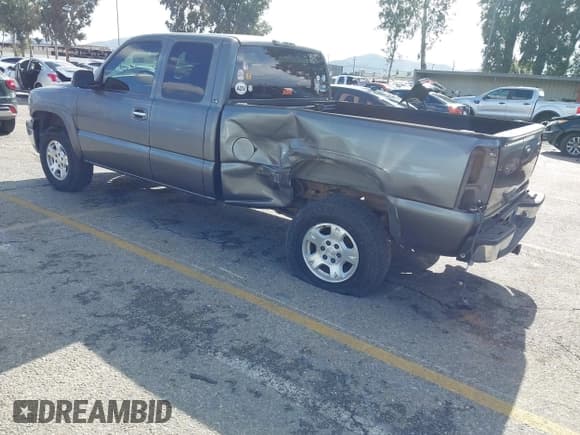 ✅ 2001 Chevrolet Silverado 1500 LS • VIN: 1GCEK19T71E135693 • Лот: 43726560. Опубликован ранее на IAAI с пробегом 256 344 миль. Бесплатный доступ к архиву аукционных продаж из США и подробный отчёт об истории автомобиля на DreamBid. Изображение 3.