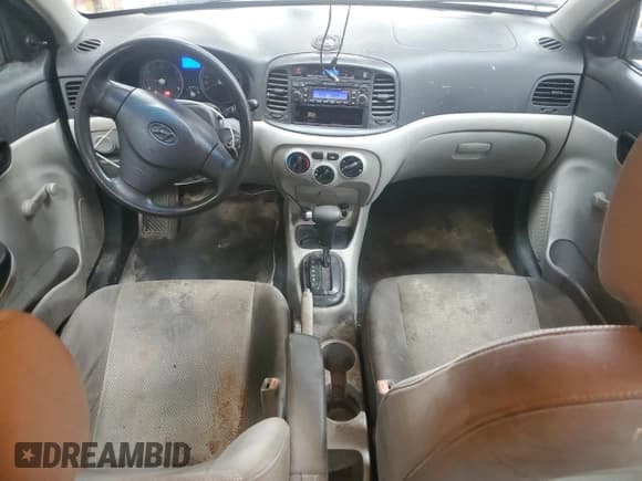 ✅ 2010 Hyundai Accent GL • VIN: KMHCN4BC2AU518498 • Лот: 58030595. Опубликован ранее на Copart с пробегом 169 131 миль. Бесплатный доступ к архиву аукционных продаж из США и подробный отчёт об истории автомобиля на DreamBid. Изображение 8.