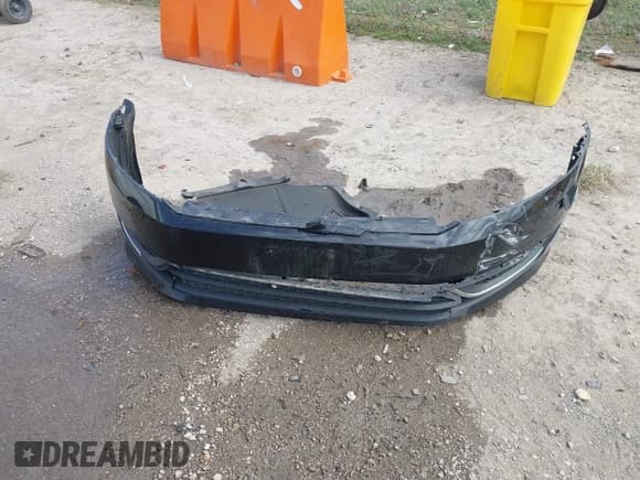 ✅ 2015 Volkswagen Passat Limited Edition • VIN: 1VWAT7A34FC042592 • Lot: 41825242. Listed on IAAI with 160,118 mi. Free auction sales archive from the USA and detailed vehicle history report at DreamBid. Image 12.