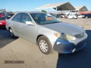 ✅ 2005 Toyota Camry LE • VIN: 4T1BE32K25U540889 • Лот: 43551857. Опубликован ранее на IAAI с пробегом 304 921 миль. Бесплатный доступ к архиву аукционных продаж из США и подробный отчёт об истории автомобиля на DreamBid. Изображение 1.