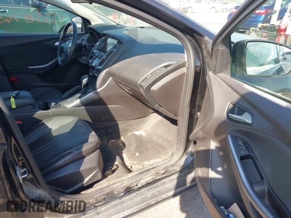 ✅ 2014 Ford Focus Titanium • VIN: 1FADP3J23EL237429 • Lot: 43358765. Listed on IAAI with 138,960 mi. Free auction sales archive from the USA and detailed vehicle history report at DreamBid. Image 5.