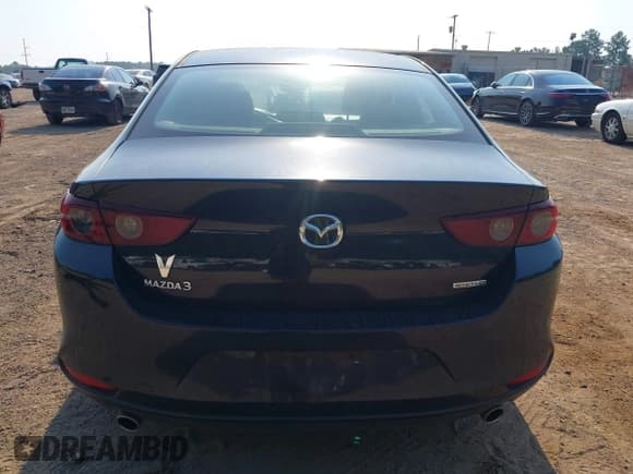 ✅ 2020 Mazda 3 Select • VIN: JM1BPACL2L1173579 • Lot: 42941628. Listed on IAAI with 67,976 mi. Free auction sales archive from the USA and detailed vehicle history report at DreamBid. Image 17.