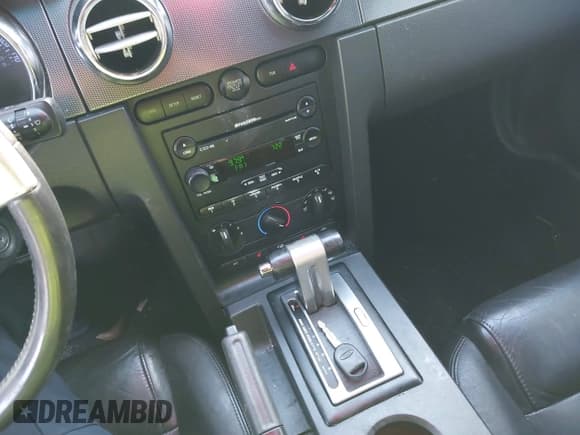 ✅ 2007 Ford Mustang GT Deluxe • VIN: 1ZVFT82H675264112 • Lot: 43619213. Wystawiony na IAAI z przebiegiem 154 656 mil. Bezpłatny archiwum sprzedaży aukcyjnych z USA i szczegółowy raport historii pojazdu na DreamBid. Zdjęcie 11.