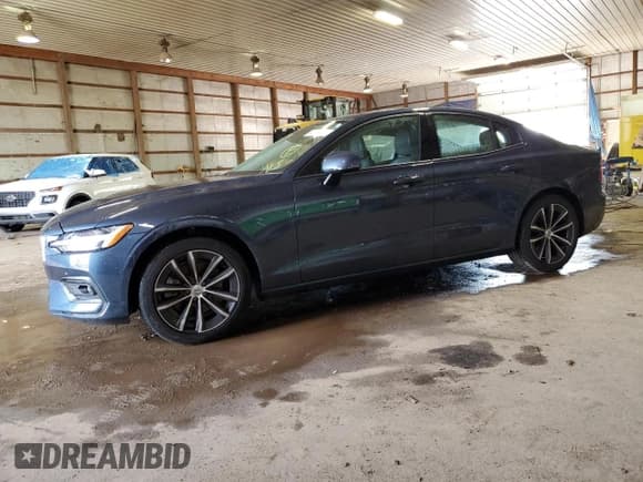 ✅ 2021 Volvo S60 Momentum • VIN: 7JR102FK0MG095134 • Lot: 65886583. Wystawiony na Copart z przebiegiem 16 984 mil. Bezpłatny archiwum sprzedaży aukcyjnych z USA i szczegółowy raport historii pojazdu na DreamBid. Zdjęcie 1.