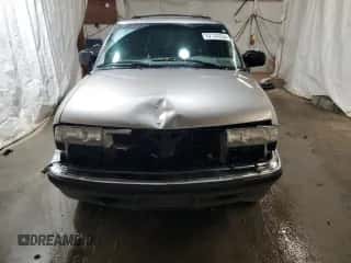 2000 Chevrolet Blazer LT z VIN 1GNDT13WXY2353612, wystawiony jako Copart lot #82120334 z przebiegiem 147 410 mil mil oraz Szkoda całkowita • Salvage title. Historia ofert i sprzedaży dostępna na DreamBid. Obrazek 5.