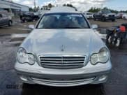 ✅ 2005 Mercedes-Benz C 240 • VIN: WDBRF81J45F557704 • Lot: 69125245. Wystawiony na Copart z przebiegiem 144 986 mil. Bezpłatny archiwum sprzedaży aukcyjnych z USA i szczegółowy raport historii pojazdu na DreamBid. Zdjęcie 5.