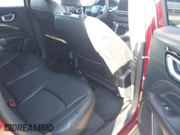 ✅ 2022 Jeep Compass Latitude • VIN: 3C4NJDBB8NT184607 • Lot: 42155336. Wystawiony na IAAI z przebiegiem 10 912 mil. Bezpłatny archiwum sprzedaży aukcyjnych z USA i szczegółowy raport historii pojazdu na DreamBid. Zdjęcie 8.