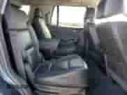 2019 Chevrolet Tahoe Premier z VIN 1GNSKCKJ9KR200083, wystawiony jako Copart lot #57910955 z przebiegiem 53 126 mil mil oraz Szkoda całkowita • Salvage title. Historia ofert i sprzedaży dostępna na DreamBid. Obrazek 11.
