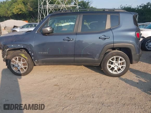 ✅ 2021 Jeep Renegade Limited • VIN: ZACNJDD15MPM67506 • Lot: 42868876. Wystawiony na IAAI z przebiegiem 44 212 mil. Bezpłatny archiwum sprzedaży aukcyjnych z USA i szczegółowy raport historii pojazdu na DreamBid. Zdjęcie 15.