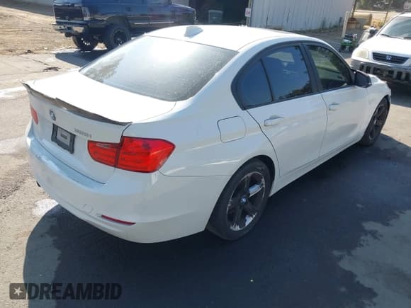 ✅ 2013 BMW 3 Series 328i • VIN: WBA3C1G53DNN93516 • Lot: 43411014. Wystawiony na IAAI z przebiegiem 155 833 mil. Bezpłatny archiwum sprzedaży aukcyjnych z USA i szczegółowy raport historii pojazdu na DreamBid. Zdjęcie 4.