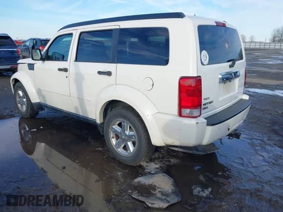 2008 Dodge Nitro SLT z VIN 1D8GT58K68W288772, wystawiony jako IAAI lot #41621789 z przebiegiem 187 410 mil mil oraz . Historia ofert i sprzedaży dostępna na DreamBid. Obrazek 3.