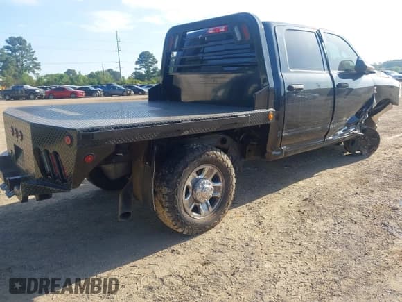 ✅ 2021 Ram 2500 Tradesman • VIN: 3C6UR5CL4MG655572 • Lot: 41997133. Wystawiony na IAAI z przebiegiem 168 742 mil. Bezpłatny archiwum sprzedaży aukcyjnych z USA i szczegółowy raport historii pojazdu na DreamBid. Zdjęcie 4.