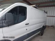 ✅ 2018 Ford Transit • VIN: 1FTYE1YM2JKA52866 • Lot: 42904132. Wystawiony na IAAI z przebiegiem 205 341 mil. Bezpłatny archiwum sprzedaży aukcyjnych z USA i szczegółowy raport historii pojazdu na DreamBid. Zdjęcie 14.
