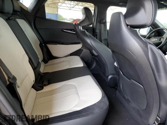 ✅ 2022 Kia EV6 GT-Line • VIN: KNDC44LA8N5030970 • Лот: 65454035. Опубликован ранее на Copart с пробегом 63 086 миль. Бесплатный доступ к архиву аукционных продаж из США и подробный отчёт об истории автомобиля на DreamBid. Изображение 11.