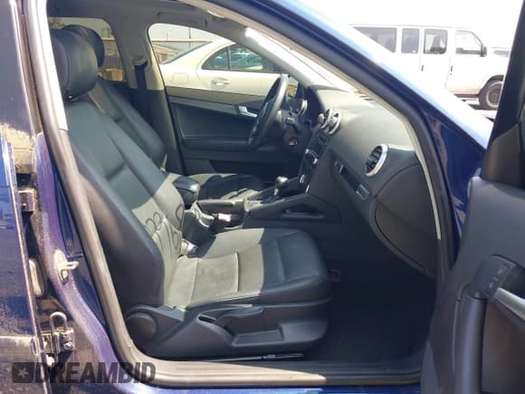 ✅ 2013 Audi A3 Premium • VIN: WAUBEAFMXDA007853 • Лот: 42796860. Опубликован ранее на IAAI с пробегом 88 020 миль. Бесплатный доступ к архиву аукционных продаж из США и подробный отчёт об истории автомобиля на DreamBid. Изображение 5.