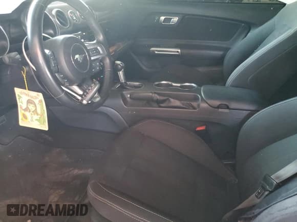 ✅ 2020 Ford Mustang GT • VIN: 1FA6P8CF9L5133583 • Lot: 82310875. Wystawiony na Copart z przebiegiem 62 514 mil. Bezpłatny archiwum sprzedaży aukcyjnych z USA i szczegółowy raport historii pojazdu na DreamBid. Zdjęcie 7.