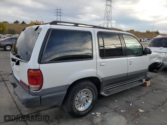 ✅ 2001 Mercury Mountaineer • VIN: 4M2ZU86P71UJ01507 • Lot: 55423855. Listed on Copart with 121,733 mi. Free auction sales archive from the USA and detailed vehicle history report at DreamBid. Image 3.