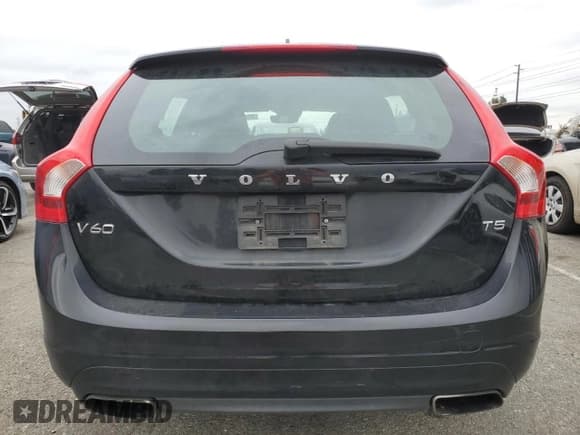 ✅ 2016 Volvo V60 T5 Drive-E Premier • VIN: YV140MEK5G1291970 • Лот: 53286835. Опубликован ранее на Copart с пробегом 133 170 миль. Бесплатный доступ к архиву аукционных продаж из США и подробный отчёт об истории автомобиля на DreamBid. Изображение 6.