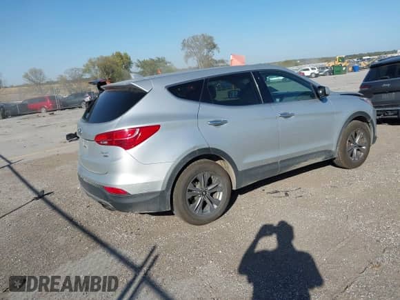 2016 Hyundai Santa Fe z VIN 5XYZTDLB8GG351827, wystawiony jako IAAI lot #43425613 z przebiegiem 145 079 mil mil oraz . Historia ofert i sprzedaży dostępna na DreamBid. Obrazek 4.