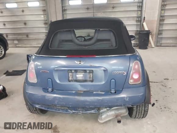 ✅ 2005 MINI Convertible S • VIN: WMWRH33405TF81778 • Lot: 42852114. Wystawiony na IAAI z przebiegiem 126 948 mil. Bezpłatny archiwum sprzedaży aukcyjnych z USA i szczegółowy raport historii pojazdu na DreamBid. Zdjęcie 16.
