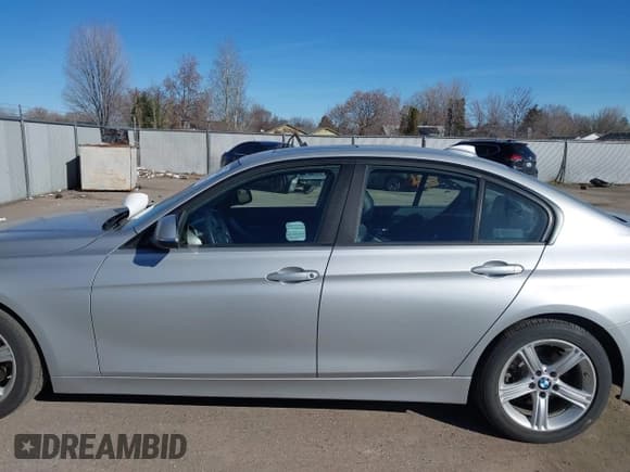 ✅ 2012 BMW 3 Series 328i • VIN: WBA3A5C53CF345021 • Лот: 41507433. Опубликован ранее на IAAI с пробегом 170 181 миль. Бесплатный доступ к архиву аукционных продаж из США и подробный отчёт об истории автомобиля на DreamBid. Изображение 6.