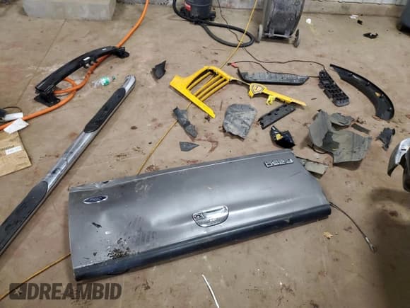 ✅ 2003 Ford F-250 XL • VIN: 1FTNW21F53EB08317 • Lot: 87389525. Wystawiony na Copart z przebiegiem 217 608 mil. Bezpłatny archiwum sprzedaży aukcyjnych z USA i szczegółowy raport historii pojazdu na DreamBid. Zdjęcie 12.