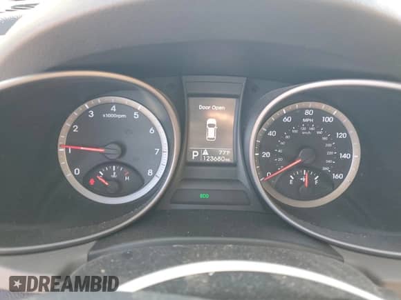 2016 Hyundai Santa Fe z VIN 5XYZU3LB7GG330894, wystawiony jako Copart lot #87209335 z przebiegiem 123 680 mil mil oraz Szkoda całkowita • Salvage title. Historia ofert i sprzedaży dostępna na DreamBid. Obrazek 9.