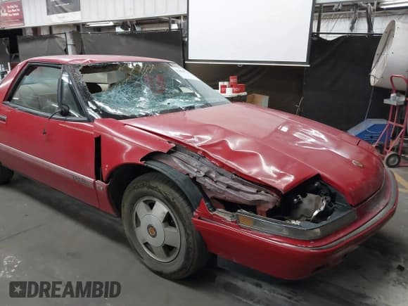 ✅ 1989 Buick Reatta • VIN: 1G4EC11C2KB901174 • Lot: 42809713. Wystawiony na IAAI z przebiegiem Nie podano. Bezpłatny archiwum sprzedaży aukcyjnych z USA i szczegółowy raport historii pojazdu na DreamBid. Zdjęcie 6.
