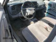 ✅ 2000 Dodge Dakota SLT • VIN: 1B7GG22X0YS554137 • Lot: 54960385. Wystawiony na Copart z przebiegiem 162 889 mil. Bezpłatny archiwum sprzedaży aukcyjnych z USA i szczegółowy raport historii pojazdu na DreamBid. Zdjęcie 8.