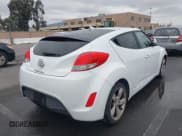 ✅ 2015 Hyundai Veloster • VIN: KMHTC6AD5FU232471 • Lot: 41486277. Wystawiony na IAAI z przebiegiem 167 304 mil. Bezpłatny archiwum sprzedaży aukcyjnych z USA i szczegółowy raport historii pojazdu na DreamBid. Zdjęcie 4.