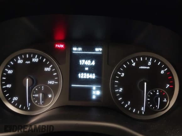 ✅ 2020 Mercedes-Benz Metris • VIN: W1WV0FEY0L3698110 • Lot: 41718595. Wystawiony na IAAI z przebiegiem 122 543 mil. Bezpłatny archiwum sprzedaży aukcyjnych z USA i szczegółowy raport historii pojazdu na DreamBid. Zdjęcie 7.