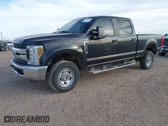 ✅ 2019 Ford F-250 XL • VIN: 1FT7W2B69KEF00545 • Lot: 43723422. Wystawiony na IAAI z przebiegiem 130 705 mil. Bezpłatny archiwum sprzedaży aukcyjnych z USA i szczegółowy raport historii pojazdu na DreamBid. Zdjęcie 17.