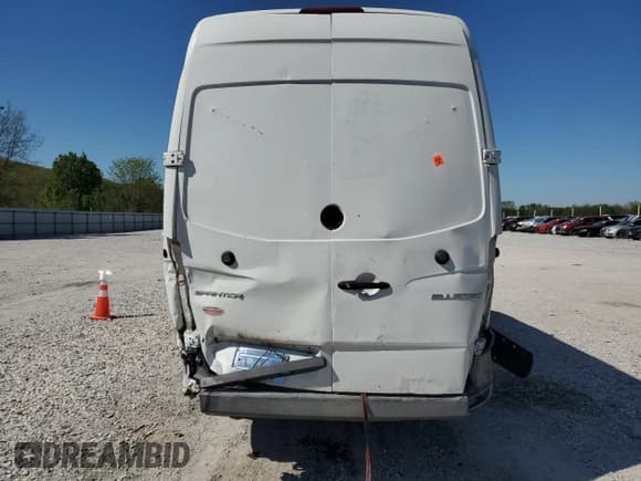 ✅ 2014 Mercedes-Benz Sprinter Cargo • VIN: WD3PE8CC4E5868012 • Лот: 52809965. Опубликован ранее на Copart с пробегом 194 006 миль. Бесплатный доступ к архиву аукционных продаж из США и подробный отчёт об истории автомобиля на DreamBid. Изображение 6.