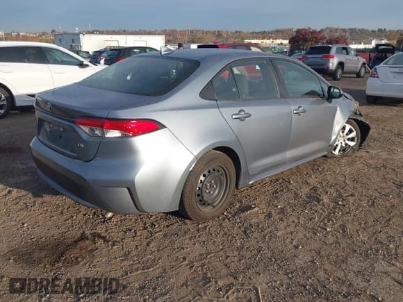✅ 2022 Toyota Corolla LE • VIN: 5YFEPMAE3NP283056 • Lot: 43643220. Wystawiony na IAAI z przebiegiem 67 325 mil. Bezpłatny archiwum sprzedaży aukcyjnych z USA i szczegółowy raport historii pojazdu na DreamBid. Zdjęcie 4.