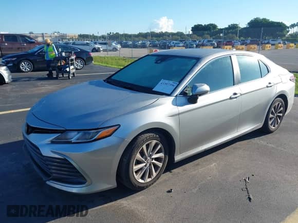 2023 Toyota Camry LE z VIN 4T1C11AK9PU144502, wystawiony jako IAAI lot #43307396 z przebiegiem 146 171 mil mil oraz . Historia ofert i sprzedaży dostępna na DreamBid. Obrazek 18.