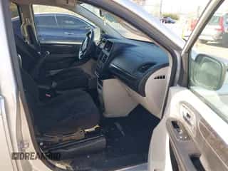 2012 Dodge Grand Caravan SE z VIN 2C4RDGBG4CR323637, wystawiony jako IAAI lot #43353193 z przebiegiem 102 537 mil mil oraz . Historia ofert i sprzedaży dostępna na DreamBid. Obrazek 5.